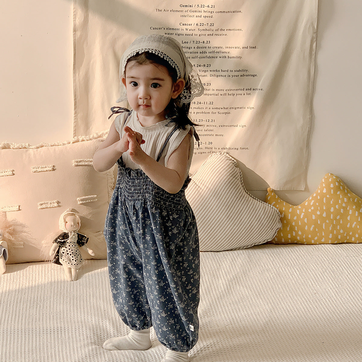 Girls' one-piece overalls with floral pattern set