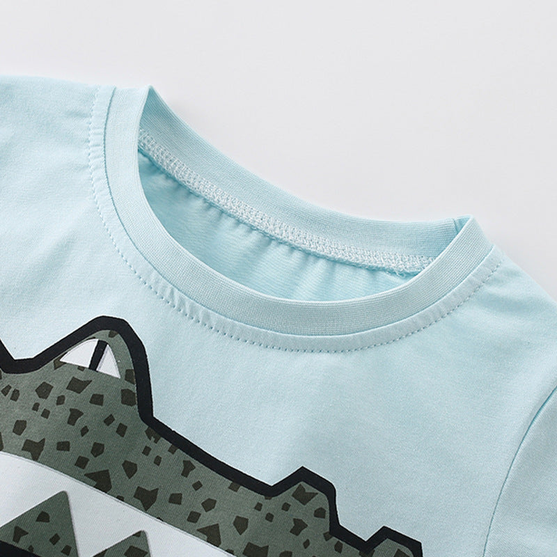 Two-piece short-sleeved T-shirt set for boys, with a cute alligator pattern. It's a new summer outfit set.