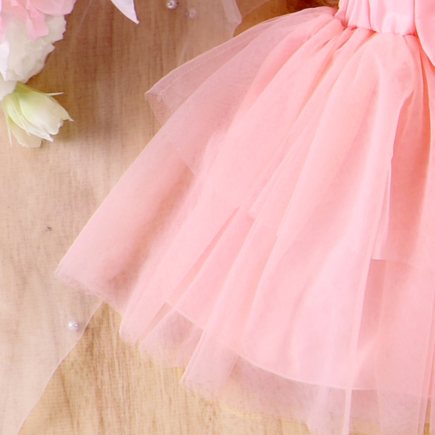 Fashionable Little Girl Three-dimensional Floral Top + Mesh Half Skirt