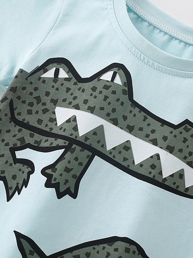 Two-piece short-sleeved T-shirt set for boys, with a cute alligator pattern. It's a new summer outfit set.