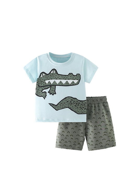 Two-piece short-sleeved T-shirt set for boys, with a cute alligator pattern. It's a new summer outfit set.