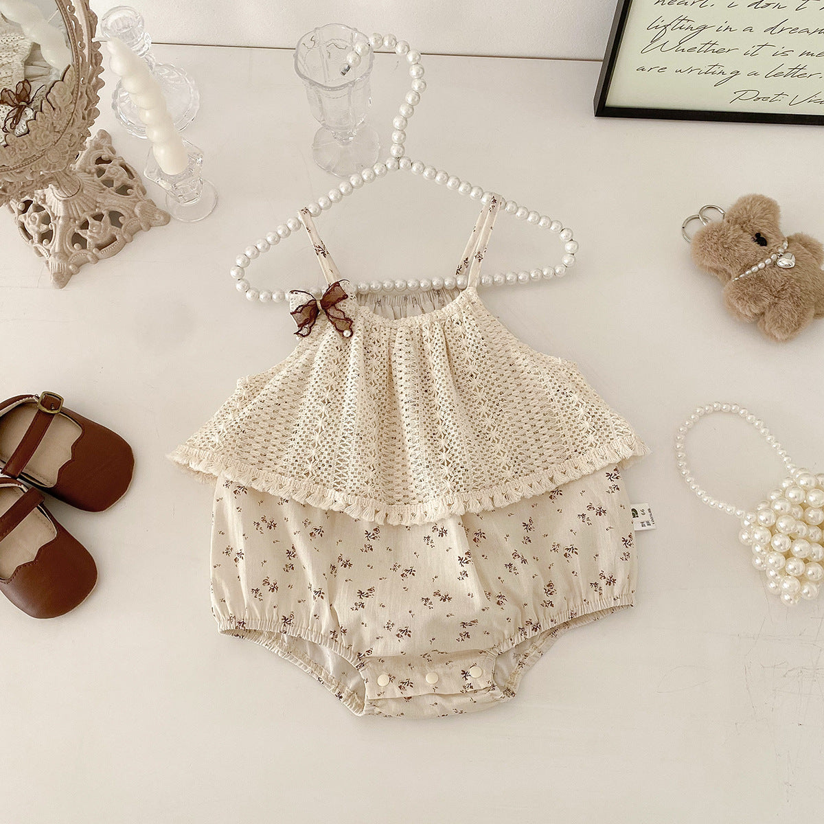 Bohemian-style sleeveless floral baby girl bodysuit 。