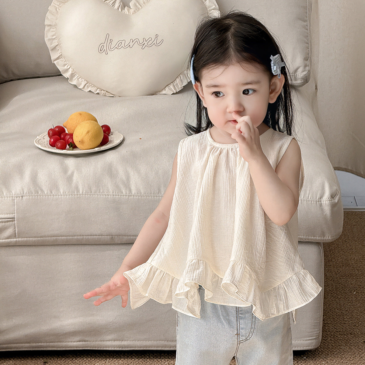 Girl's sleeveless doll shirt jeans set