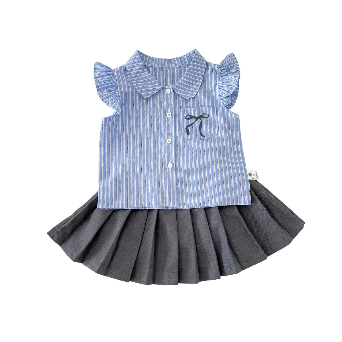 A set of a flutter-sleeved shirt and a pleated skirt in the collegiate style for little girls in summer
