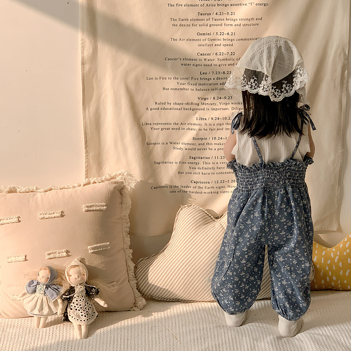Girls' one-piece overalls with floral pattern set